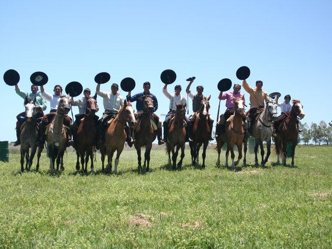group of riders during a Ranch vacations argentina_1