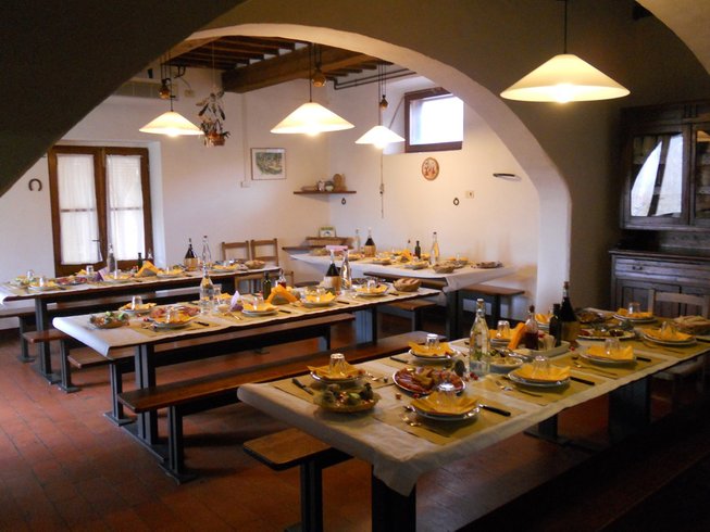 dinner ready for the participants of a ranch vacation in tuscany